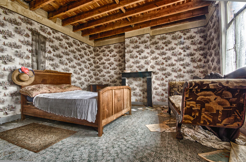 tree mansion bedroom copy