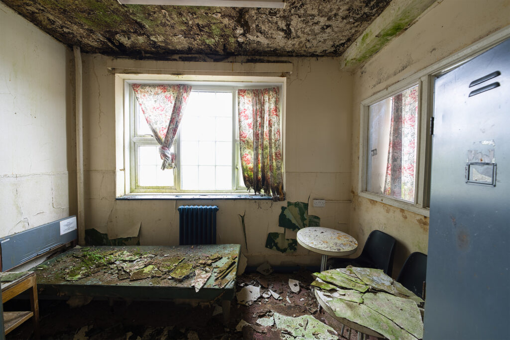aldershot-garrison-clayton-barracks-hampshire-urbex_14 clayton barracks abandoned room